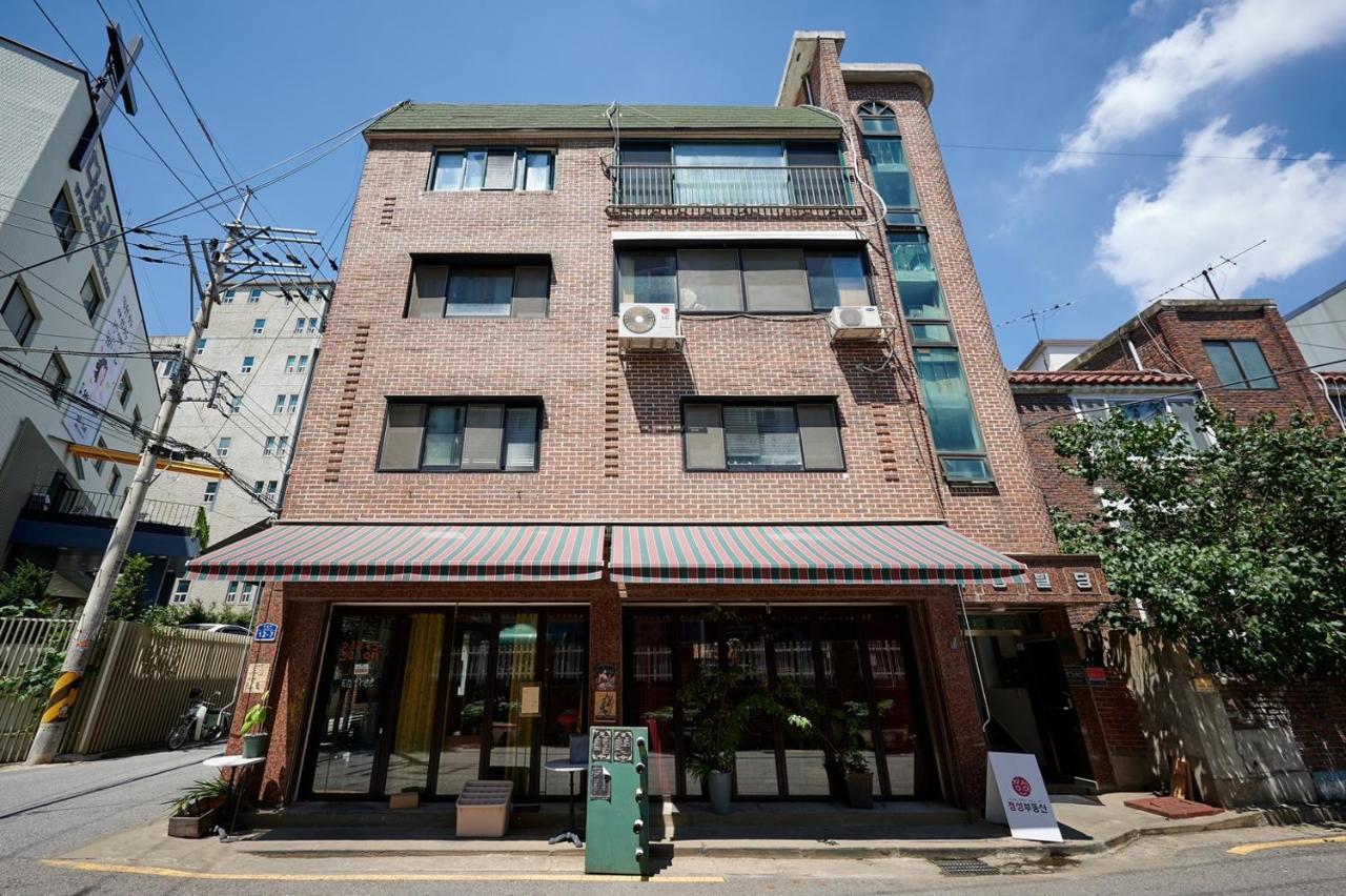 Hapjeong Station Exit7 Each Room, Living Room, Air Conditioning Modern House Seoul